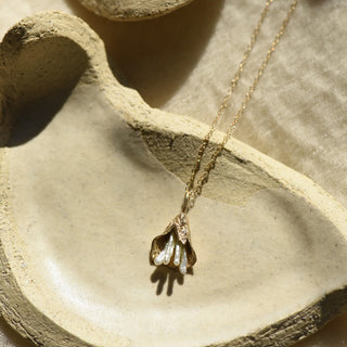 8.6.4 - Lily Pendant With Pearl