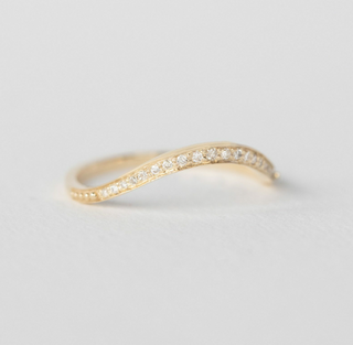 Celine Daoust - Simple wave & diamonds ring