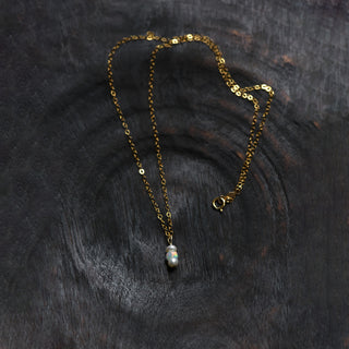 8.6.4 - Vertical Pearl/opal Necklace