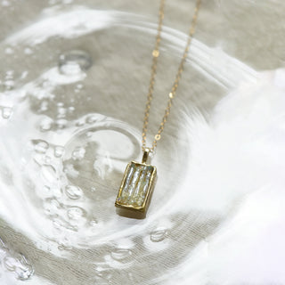 8.6.4 - Pearl/opal Windowpane Pendant